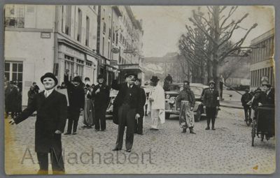 Archives départementales de la Haute-Loire. Acquisition de cartes postales anciennes (12 Fi Le PUY), juillet 2015.