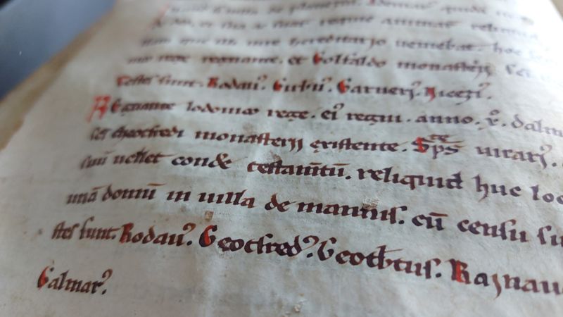 Extrait du cartulaire de Chamalières, notice portant donation en 945 ou 946 d'une maison par le vicomte Etienne de Polignac à l'abbaye Saint-Gilles de Chamalières (362 J)