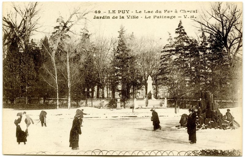 Le Lac du Fer à Cheval Jardin de la Ville - Le Patinage. 12 Fi LE PUY-EN-VELAY 1474 - Editions Veuve Monié