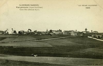 Archives départementales de la Haute-Loire. Collection de cartes postales. Vue générale de Saint-Georges-Lagricol. Éditions Margerit-Brémond (51 FI 324).