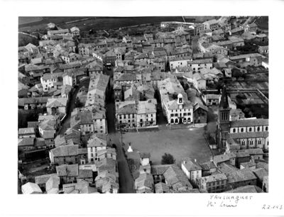 Archives départementales de la Haute-Loire. Collection de photographies aériennes Henrard (8 FI PAULHAGUET 1).